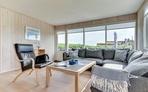 Kris - 200M from the Sea: Meubles, Design Intérieur, Sol, Sol, Canapé, Bois, Plafond, Parquet, Salon, Pièce