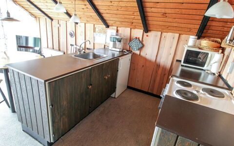 Keijo - 1.5Km from the Sea: Bois, Tache De Bois, Dur, Cuisine, Cabanon, Évier, Cabane En Rondins, Evier, Contre-Plaqué, Planche