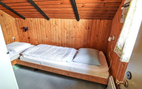Keijo - 1.5Km from the Sea: Lit, Chambre, Bois, Sol, Sol, Meubles, Drap De Lit, Literie, Plafond, Cadre De Lit