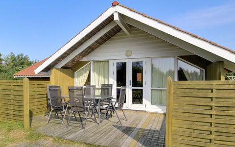 Eline - 1.5Km from the Sea: Bois, Chalet, Dur, Planche, Tache De Bois, Batiments Jardin, Conception, Cour, Cabane En Rondins, Arrière-Cour