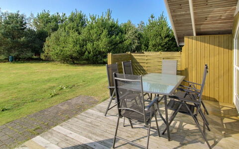 Eline - 1.5Km from the Sea: Bois, Chalet, Dur, Planche, Tache De Bois, Batiments Jardin, Conception, Cour, Cabane En Rondins, Arrière-Cour