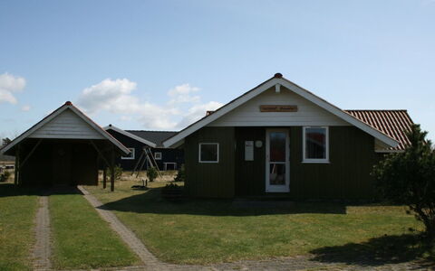 Eline - 1.5Km from the Sea: Bois, Chalet, Dur, Planche, Tache De Bois, Batiments Jardin, Conception, Cour, Cabane En Rondins, Arrière-Cour