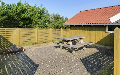Eline - 1.5Km from the Sea: Bois, Chalet, Dur, Planche, Tache De Bois, Batiments Jardin, Conception, Cour, Cabane En Rondins, Arrière-Cour