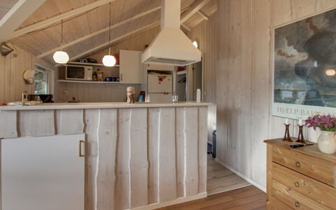 Eline - 1.5Km from the Sea: Meubles, Bois, Sol, Design Intérieur, Sol, Plafond, Luminaire, Comptoir, Cuisine, Pièce