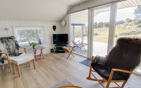 Morlin - 2Km from the Sea: Bois, Sol, Meubles, Parquet, Sol, Dur, Chaise, Salon, Tache De Bois, Planche