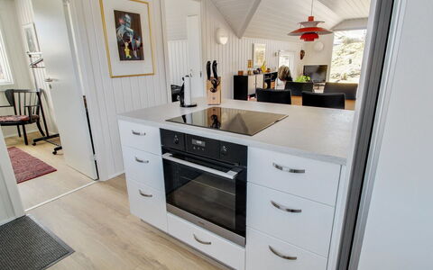 Morlin - 2Km from the Sea: Cabinetry, Sol, Cuisine, Comptoir, Bois, Appareil De Cuisine, Principaux Appliance, Sol, Design Intérieur, Tiroir