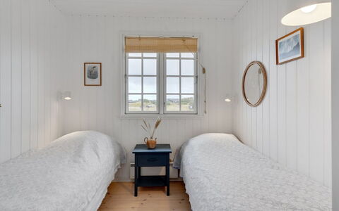 Aleksi - 500M from the Sea: Bois, Chambre, Lit, Sol, Literie, Drap De Lit, Cadre De Lit, Linge, Plafond, Planche