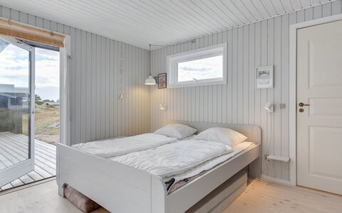 Aleksi - 500M from the Sea: Bois, Chambre, Sol, Sol, Plafond, Lit, Planche, Literie, Drap De Lit, Dur