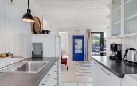 Aleksi - 500M from the Sea: Cuisine, Sol, Comptoir, Design Intérieur, Sol, Plafond, Meubles, Appareil De Cuisine, Cabinetry, Électroménager