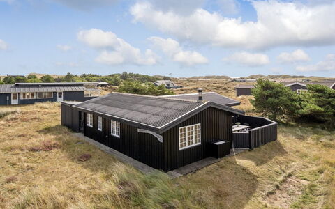 Aleksi - 500M from the Sea: Maison, Domicile, Toit, Zone Résidentielle, Chalet, Biens, Ferme, Pelouse, Aménagement Paysager, Siding