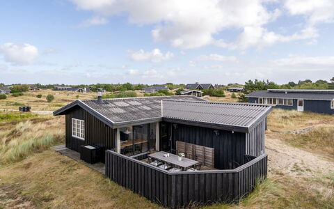 Aleksi - 500M from the Sea: Maison, Domicile, Toit, Zone Résidentielle, Chalet, Biens, Ferme, Pelouse, Aménagement Paysager, Siding