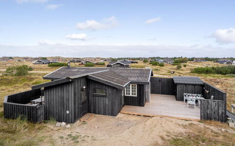 Aleksi - 500M from the Sea: Maison, Domicile, Toit, Zone Résidentielle, Chalet, Biens, Ferme, Pelouse, Aménagement Paysager, Siding