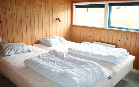Uma - 400M from the Sea: Lit, Chambre, Drap De Lit, Bois, Literie, Design Intérieur, Plafond, Meubles, Sol, Cadre De Lit