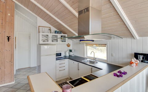 Uma - 400M from the Sea: Sol, Bois, Plafond, Design Intérieur, Sol, Cuisine, Comptoir, Parquet, Pièce, Domicile