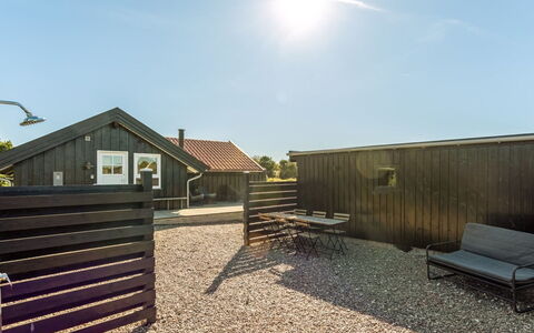 Skyler - 1Km from the Sea: Arbuste, Design Urbain, Couverture De Sol, Brique, Appartement, Biens, Brickwork, Balcon, Aménagement Paysager