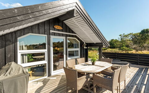 Skyler - 1Km from the Sea: Bois, Chalet, Domicile, Toit, Planche, Siding, Dur, Porche, Plate-Forme, Cabane En Rondins