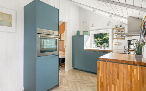 Skyler - 1Km from the Sea: Sol, Design Intérieur, Cabinetry, Appareil De Cuisine, Meubles, Cuisine, Comptoir, Sol, Principaux Appliance, Bois