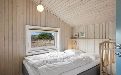Ferdine - 1.5Km from the Sea: Chambre, Bois, Lit, Plafond, Drap De Lit, Literie, Design Intérieur, Sol, Domicile, Cadre De Lit