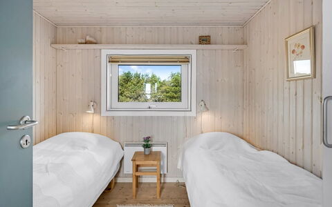 Ferdine - 1.5Km from the Sea: Bois, Chambre, Domicile, Porte, Planche, Dur, Tache De Bois, Literie, Lit, Drap De Lit
