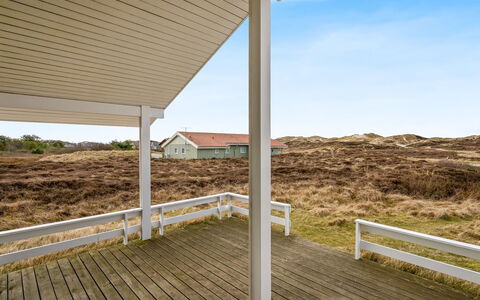 Ferdine - 1.5Km from the Sea: Bois, Dur, Planche, Porche, Tache De Bois, Plate-Forme, Structure En Plein Air, Parquet, Daylighting