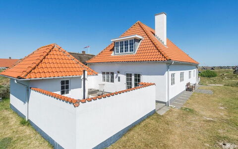Fridoline - 150M from the Sea: Maison, Toit, Domicile, Chalet, Biens, Ferme, Villa, Porche, Siding