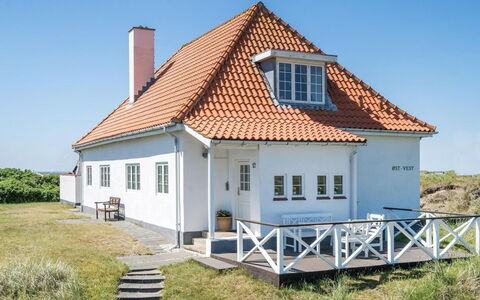 Fridoline - 150M from the Sea: Ciel, Toit, Maison, Architecture, Domicile, Chalet, Porte, Pente, Ferme, Biens