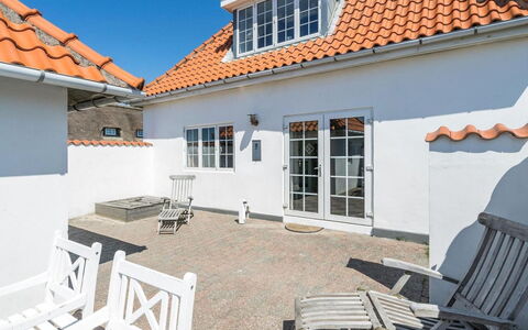 Fridoline - 150M from the Sea: Domicile, Toit, Biens, Daylighting, Villa, Balcon, Mobilier De Jardin