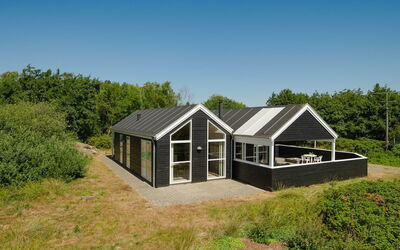Erich - 1.8Km from the Sea