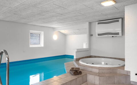 Alli - 800M from the Sea: Bois, Maison, Chalet, Domicile, Toit, Zone Rurale, Siding, Cabane En Rondins, Batiments Jardin, Dur