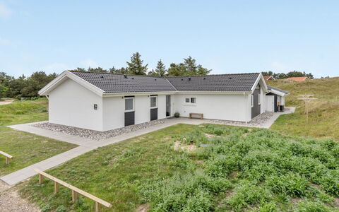 Alli - 800M from the Sea: Bois, Maison, Chalet, Domicile, Toit, Zone Rurale, Siding, Cabane En Rondins, Batiments Jardin, Dur
