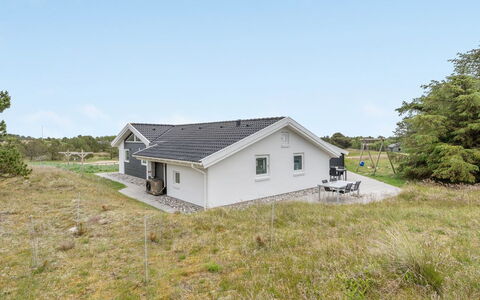 Alli - 800M from the Sea: Bois, Maison, Chalet, Domicile, Toit, Zone Rurale, Siding, Cabane En Rondins, Batiments Jardin, Dur