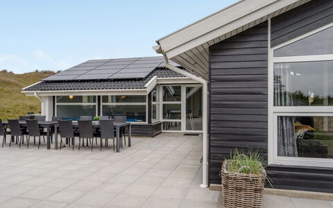 Alli - 800M from the Sea: Bois, Maison, Chalet, Domicile, Toit, Zone Rurale, Siding, Cabane En Rondins, Batiments Jardin, Dur