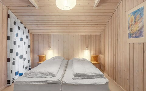 Casandra - 600M from the Sea: Design Intérieur, Mur, Chambre, Bois, Sol, Sol, Plafond, Lit, Drap De Lit, Literie