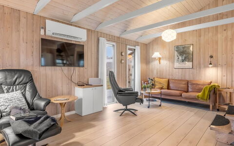 Casandra - 600M from the Sea: Design Intérieur, Sol, Meubles, Sol, Bois, Parquet, Plafond, Salon, Pièce, Domicile