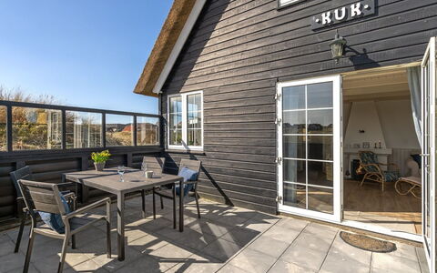 Sten - 100M from the Sea: Arbuste, Design Urbain, Couverture De Sol, Brique, Appartement, Biens, Brickwork, Balcon, Aménagement Paysager