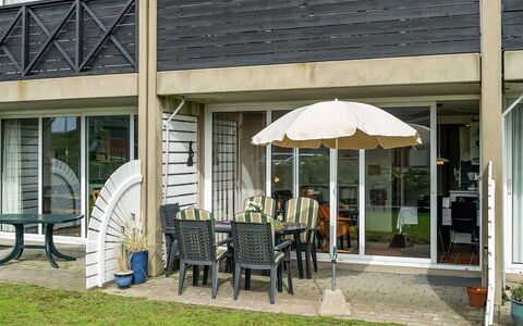 Iliane - 100M from the Sea: Arbuste, Design Urbain, Couverture De Sol, Brique, Appartement, Biens, Brickwork, Balcon, Aménagement Paysager