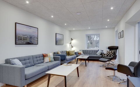 Christiern - 4.5Km from the Sea: Meubles, Design Intérieur, Sol, Mur, Sol, Canapé, Plafond, Bois, Salon, Éclairage