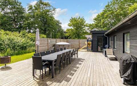 Christiern - 4.5Km from the Sea: Chalet, Domicile, Maison, Toit, Porche, Biens, Siding, Batiments Jardin, Ferme, Cour