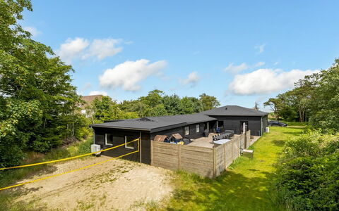 Christiern - 4.5Km from the Sea: Chalet, Domicile, Maison, Toit, Porche, Biens, Siding, Batiments Jardin, Ferme, Cour