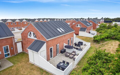 Withulf - 2.3Km from the Sea: Meubles, Design Intérieur, Chaise, Sol, Table, Recours, Sol, Plafond, Pièce, Eco Hôtel