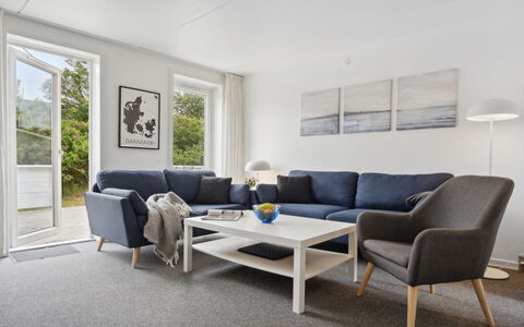 Withulf - 2.3Km from the Sea: Meubles, Design Intérieur, Chaise, Sol, Table, Recours, Sol, Plafond, Pièce, Eco Hôtel