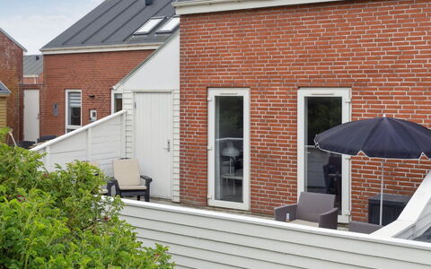 Withulf - 2.3Km from the Sea: Meubles, Design Intérieur, Chaise, Sol, Table, Recours, Sol, Plafond, Pièce, Eco Hôtel