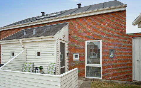 Withulf - 2.3Km from the Sea: Meubles, Design Intérieur, Chaise, Sol, Table, Recours, Sol, Plafond, Pièce, Eco Hôtel