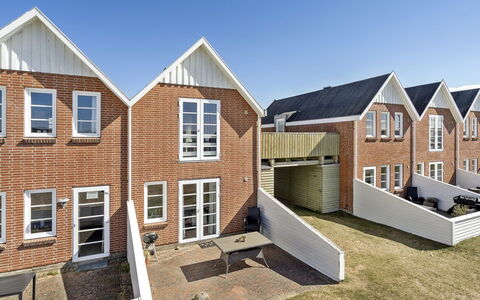 Otto - 2.3Km from the Sea: Biens, Siding