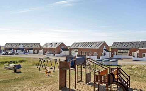 Otto - 2.3Km from the Sea: Allée, Siding