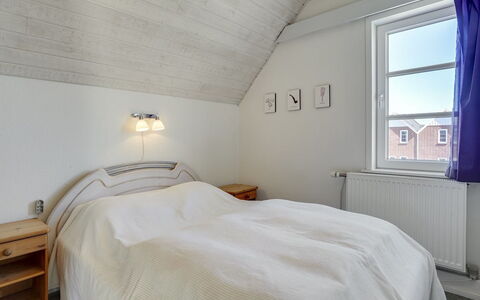 Otto - 2.3Km from the Sea: Chambre, Bois, Plafond, Sol, Lit, Sol, Drap De Lit, Literie, Design Intérieur, Cadre De Lit