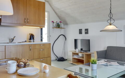 Otto - 2.3Km from the Sea: Meubles, Design Intérieur, Sol, Bois, Sol, Plafond, Luminaire, Chaise, Cuisine, Pièce