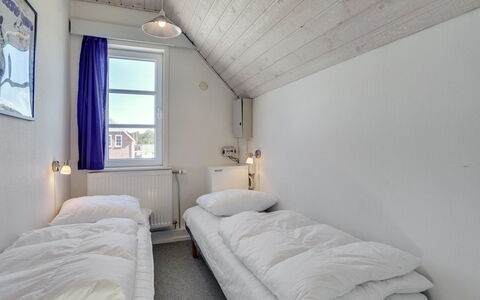 Otto - 2.3Km from the Sea: Chambre, Lit, Porte, Literie, Cadre De Lit, Drap De Lit, Dortoir, Daylighting, Oreiller