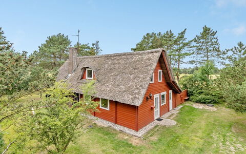 Tine - 2.3Km from the Sea: Arbuste, Design Urbain, Couverture De Sol, Brique, Appartement, Biens, Brickwork, Balcon, Aménagement Paysager