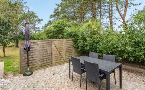 Tine - 2.3Km from the Sea: Arbuste, Design Urbain, Couverture De Sol, Brique, Appartement, Biens, Brickwork, Balcon, Aménagement Paysager